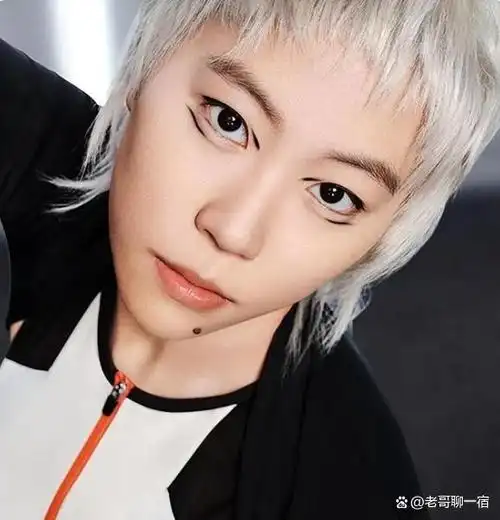 4月6日晚,"天后"王菲的大女儿窦靖童在个人社交平台分享了一组最新