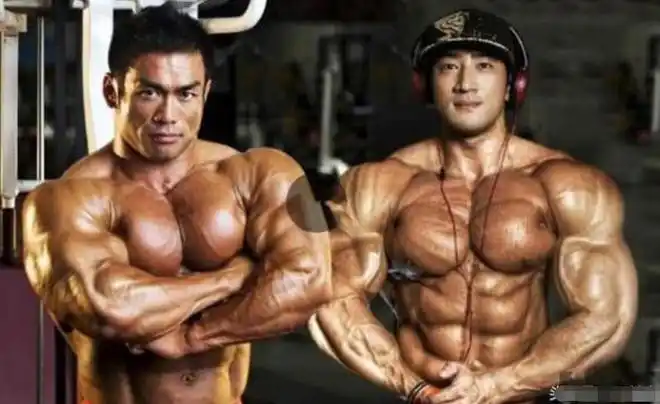亚洲最强壮肌肉男获达拉斯212健美第一名其功劳离不开女友