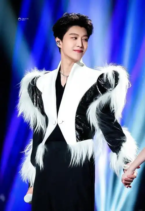 240102 范丞丞闪耀浙江卫视跨年 演绎不凡元旦祝福