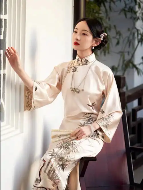 民国范十足适合日常穿着的一片式倒大袖旗袍