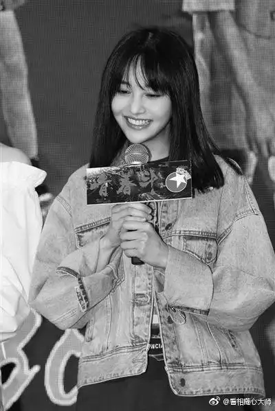 许久未露面的郑爽,今日采访大方表示跟现在. 来自修心相面大师 - 微博