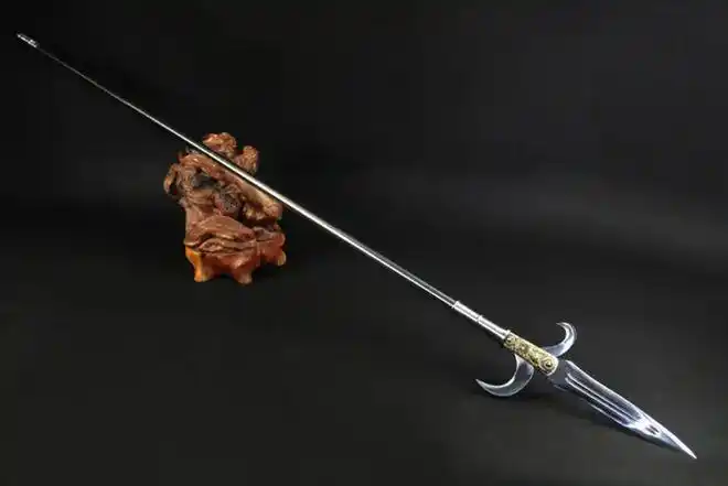 三国演义中的十大著名冷兵器,关羽的青龙偃月刀重达82斤|吕布_网易