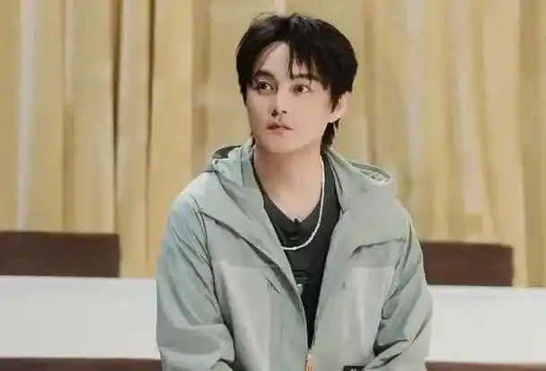 本以为尹正长发已经很帅了,当长发变成寸头后,这是什么神仙颜值