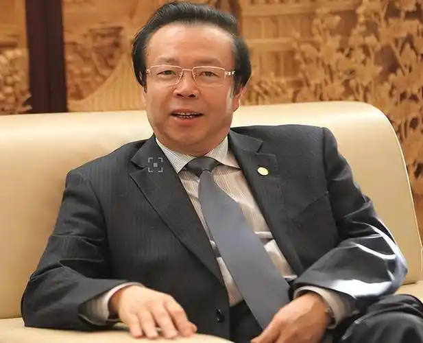 此次晚会赖小民邀请了许多名人富豪,甚至身处娱乐圈的美艳女星也来到