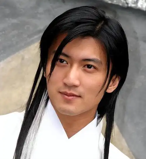 不少男星的古装扮相可谓是惊艳众人,从《小鱼儿与花无缺》里的谢霆锋