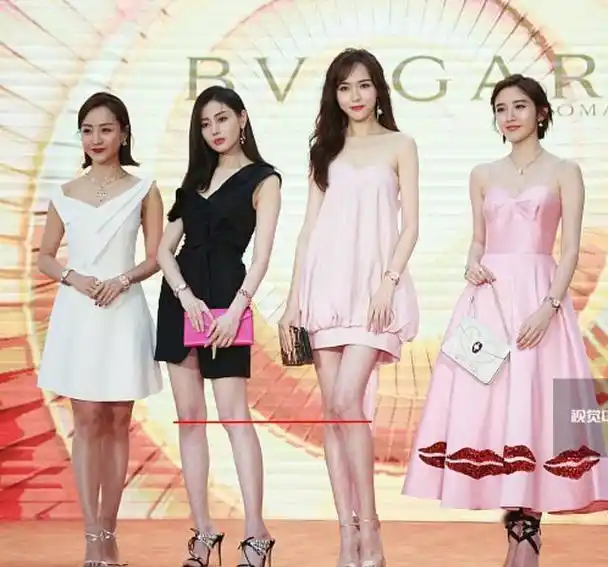 原创别被女明星的脸给骗了看张天爱的脸身高170实际上矮这么一截