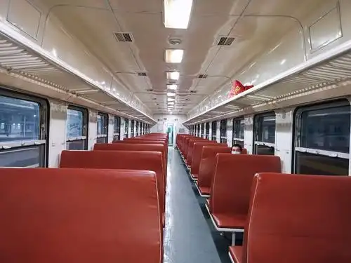 绿皮火车里的慢时光