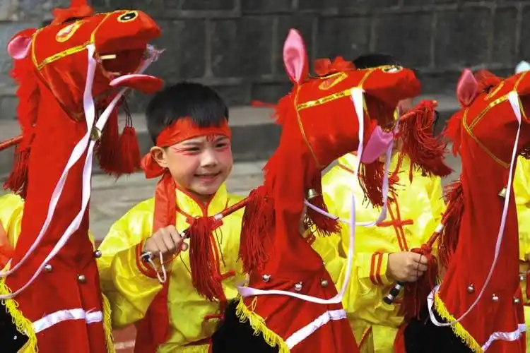 浙江淳安:小小竹马跳起来