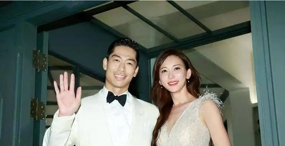 林志玲晒老公演出照,六块腹肌清晰可见,婚后生活幸福美满_黑泽良_演技