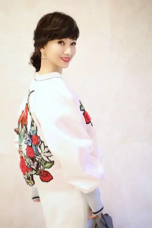 27岁的赵雅芝有多美,赵雅芝近照71岁的-图片大观-奇异网