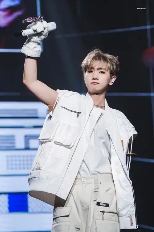 27 世纪派对武汉站一起笑吧@汪苏泷