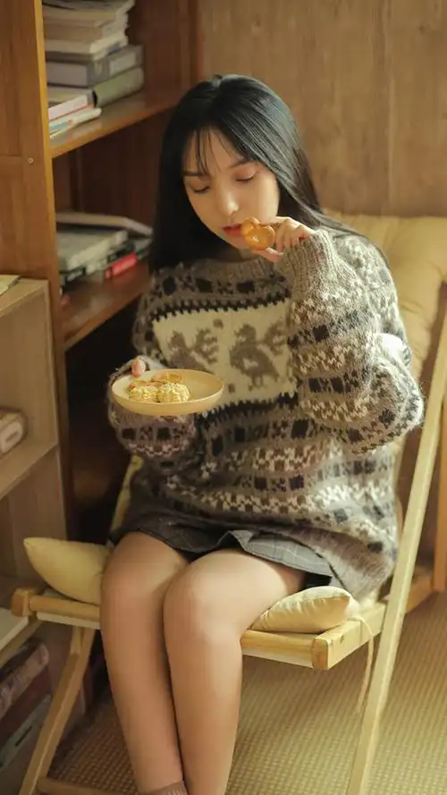 暖冬雪花毛衣美女居家甜美写真手机壁纸