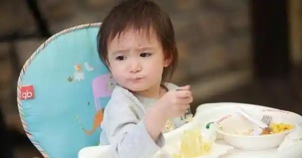 奥莉长大后令人眼前一亮,甜馨更是成小美女,父母的基因果然强大_生活