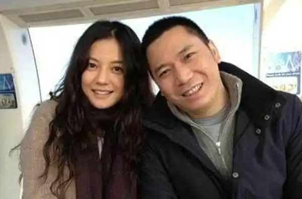 扒一扒赵薇老公黄有龙资料 看他如何从司机成为富豪的