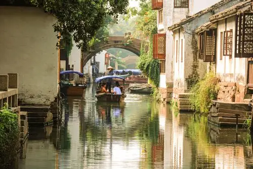 周庄旅游#房子河流#小溪老城江南水乡雨天的诗意风景#乌篷船运河#记录