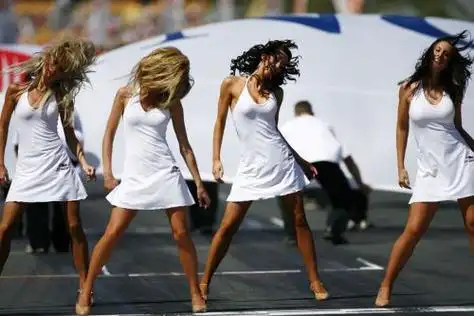 2,摩托摇舞蹈美女