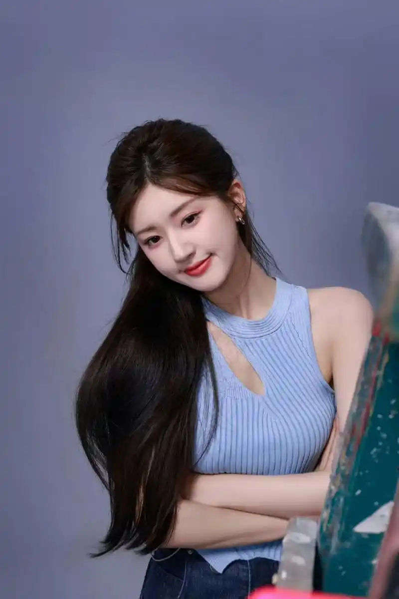 赵露思现在的美女感好强  16615黑长直发型 发质柔顺,发量惊人