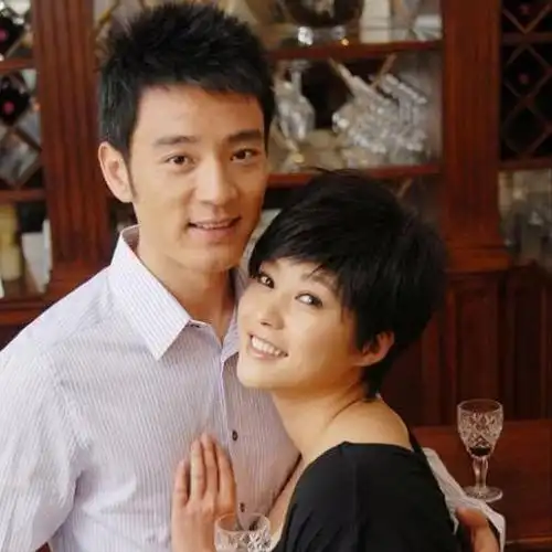 回顾他娶过郝蕾爱过王珞丹负了殷桃没想到38岁娶了小11岁的她