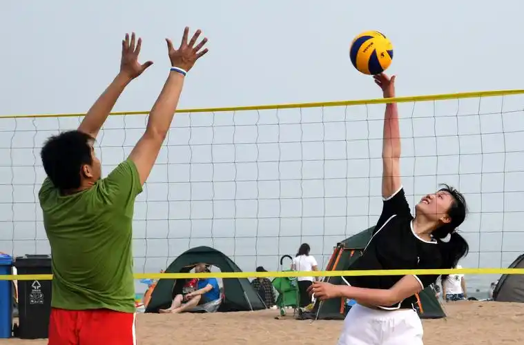 全民健身——夏日海滩健身忙