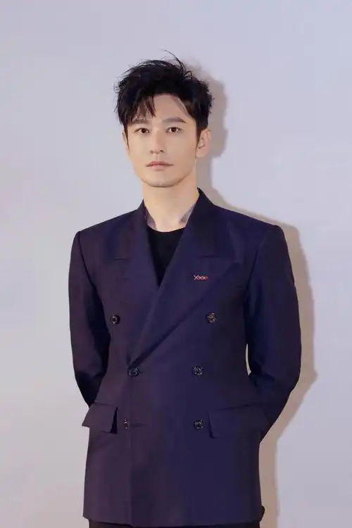 40 的男士多看看黄晓明的造型,时尚有品位,稳重又高级