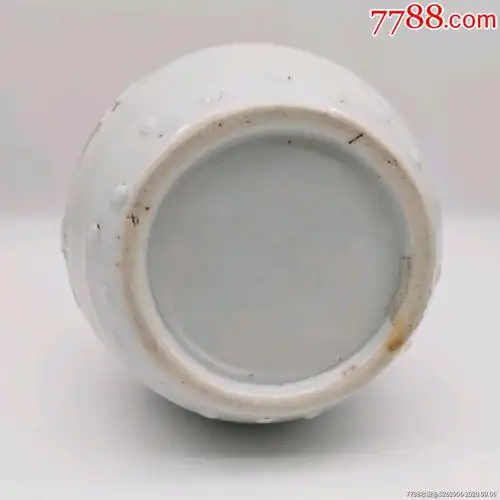 清代德化窑白釉兽耳鼓钉梅花瓷罐