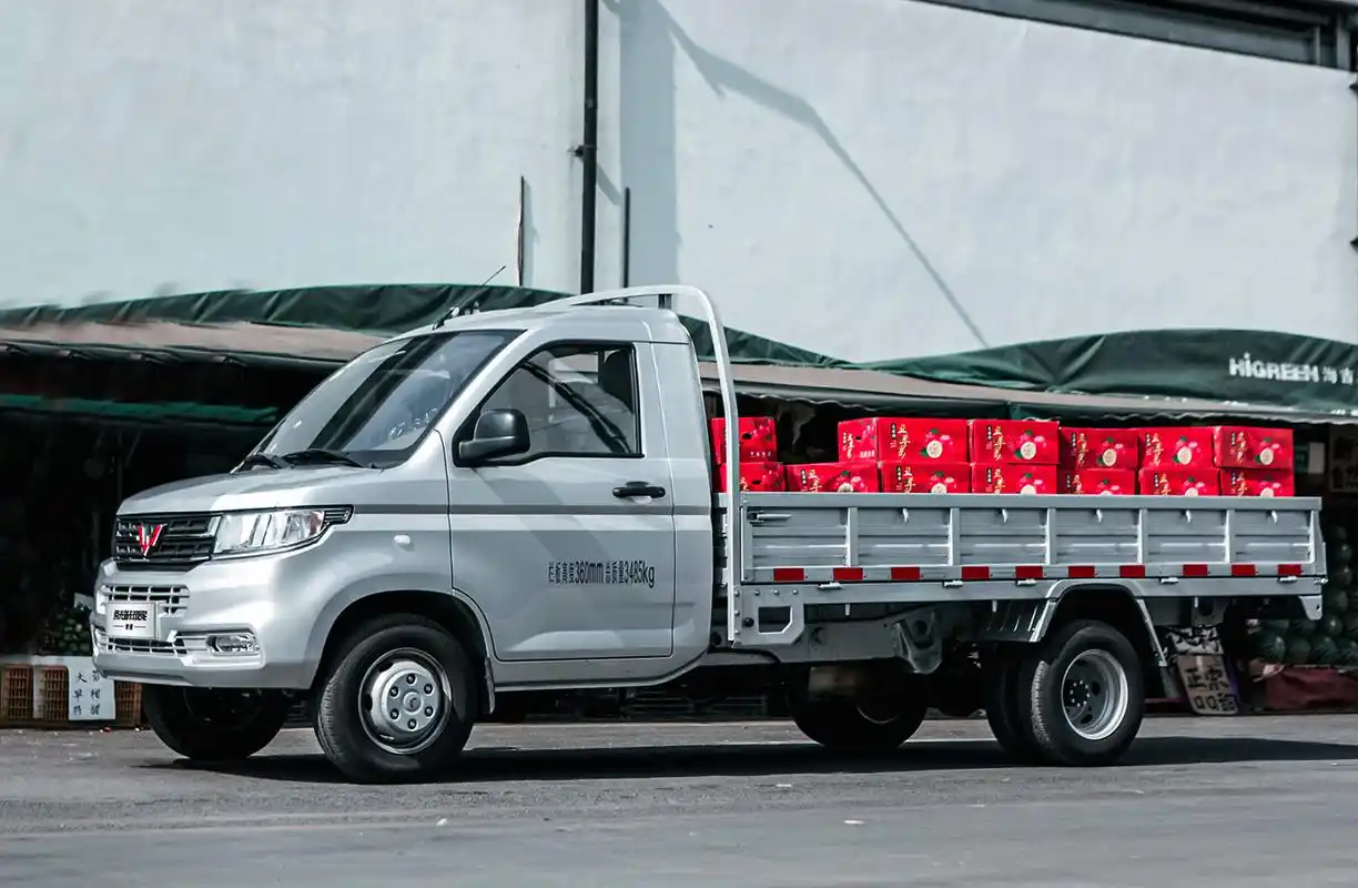 9月23日,五菱汽车旗下五菱荣光新卡后双胎6轮版车型正式上市,新车有单