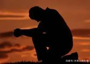 在困难时候不得不向生活低头,面对种种压力我已经低头了