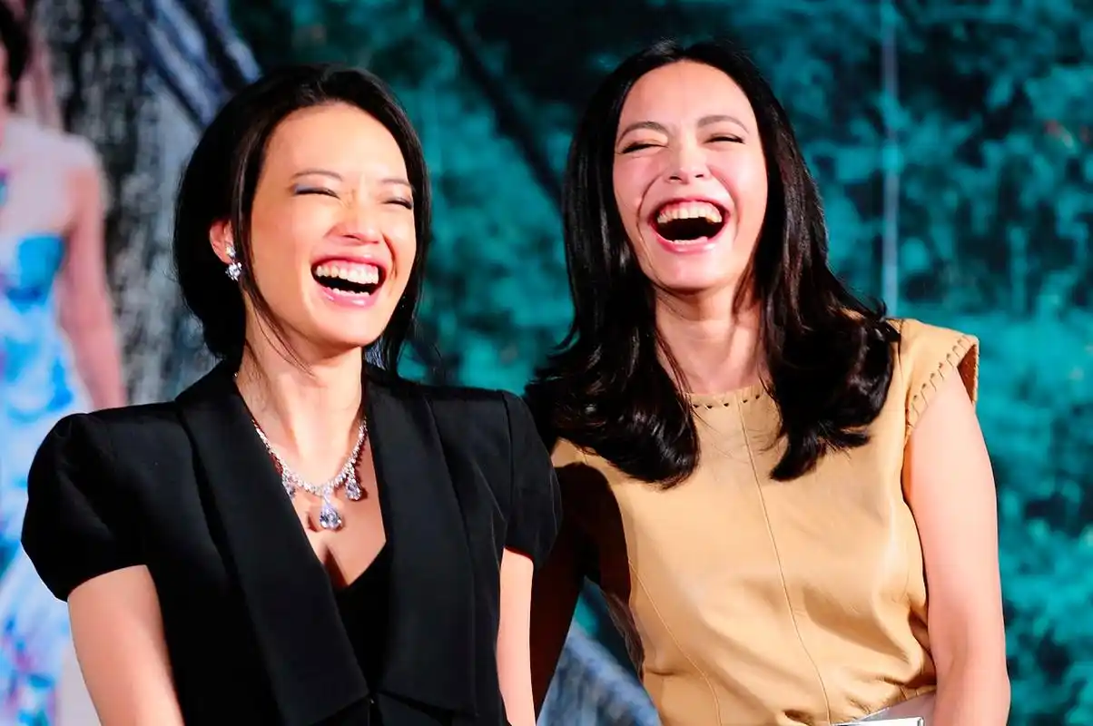 舒淇和姚晨,好适合演姐妹呀[嘻嘻]!笑起来都很真实,可爱!