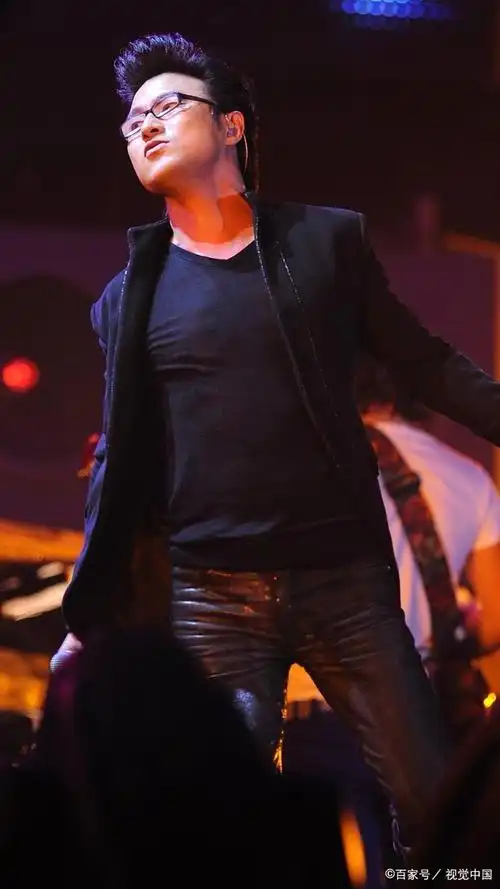 汪峰新恋情曝光,女方酷似章子怡,网友:菀菀类卿啊