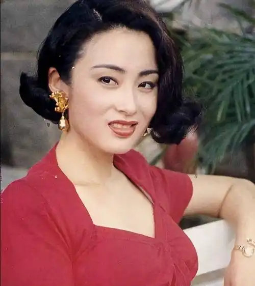 张敏:被大佬向华胜独宠七年,为何投入汪雨的怀抱_香港_向太_向华强