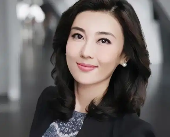央视最有气质美女主持人,曾因身材太好惹争议,如今是百亿儿媳