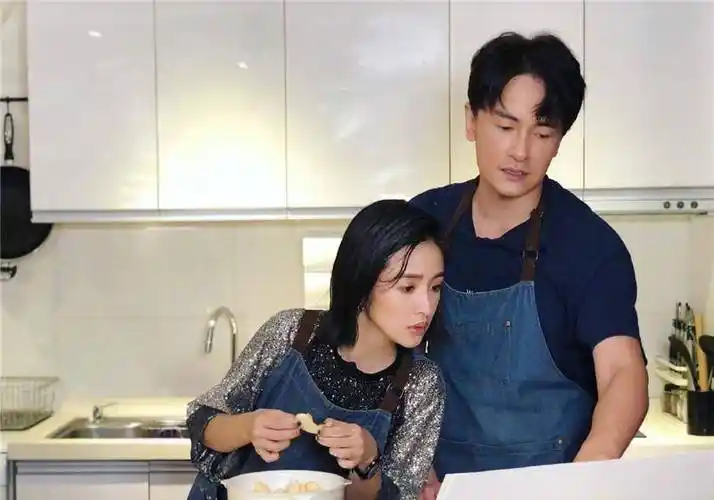 原创活久见郑元畅林依晨再次合体多年过去两人依旧拥有情侣感