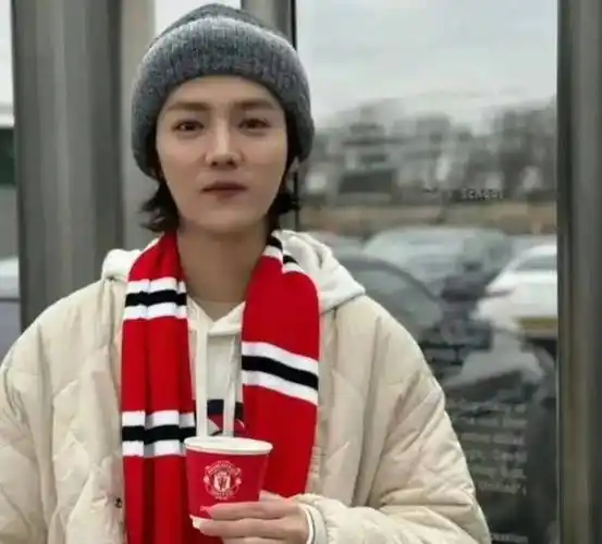 原创34岁鹿晗路透图被嘲发福姨味重对比颜值巅峰一目了然