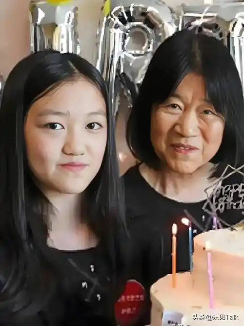 王菲做梦都没想到,辛苦养大的李嫣,到头来给李亚鹏做了"嫁衣"