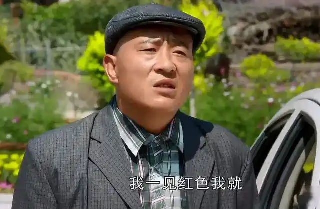 赵本山爱徒刘小光谈酒色变饭桌上被敬酒忙拿起矿泉水回敬