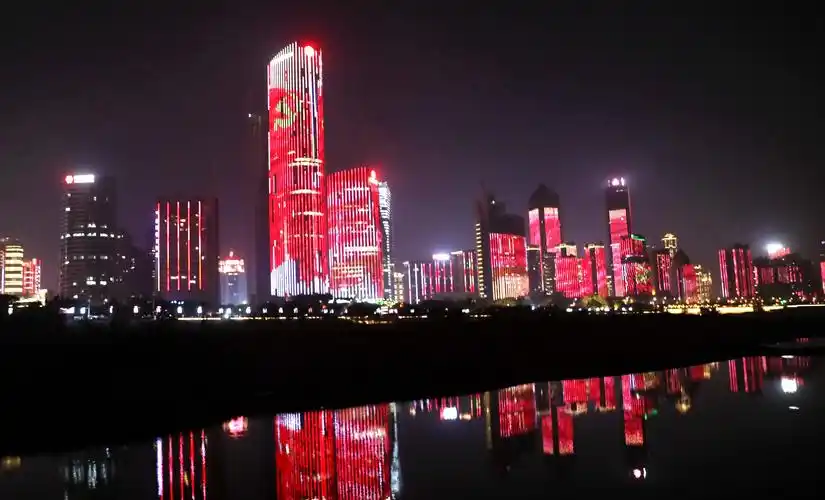 读图告别2021南昌元旦跨年灯光秀上演