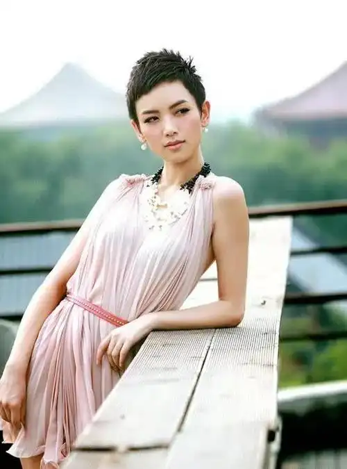 短发美女李晓峰|杨幂|刘恺威|爱的二八定律|演员_网易订阅