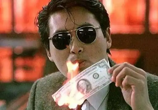 《英雄本色》发哥用钞票点烟