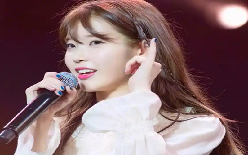 韩国最火女歌手iu李知恩一首《bbibbi》播放破亿,早已收藏!