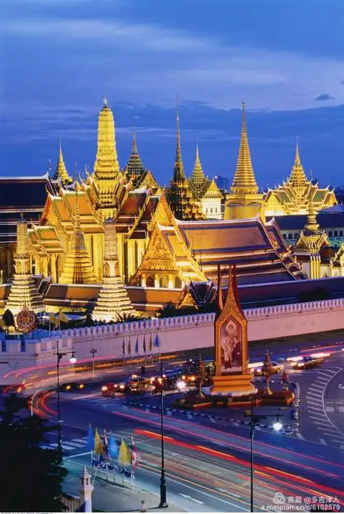 游泰国曼谷玉佛寺,领略泰国佛教建筑和佛教文化