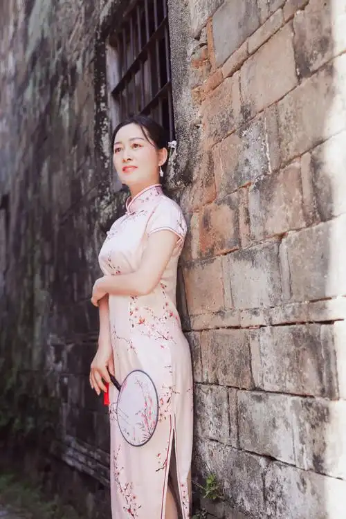 女子与旗袍一相逢 胜却人间风景无数 ——"丽人苑"瑶里旗袍秀掠影