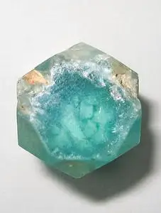 海蓝宝石晶洞地质晶体岩石矿物的晶体. 天然石头的美.照片