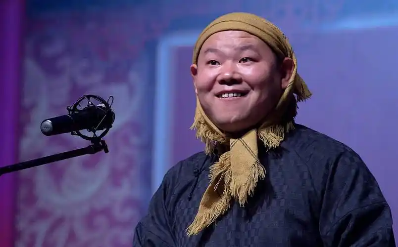 知名导演点评德云社:岳云鹏相声一年不如一年,根本比不上曹云金