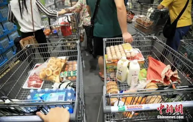 每个顾客都满载而归.汤彦俊 摄