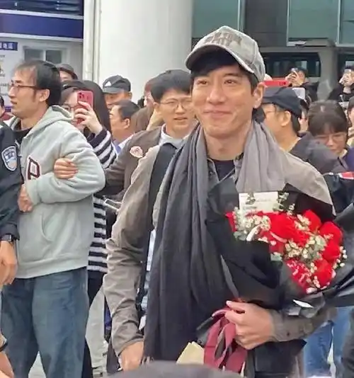 这次的亮相让我们见识到一个更加真实和朴素的王力宏.