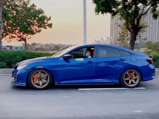 本田思域改装18寸轮毂