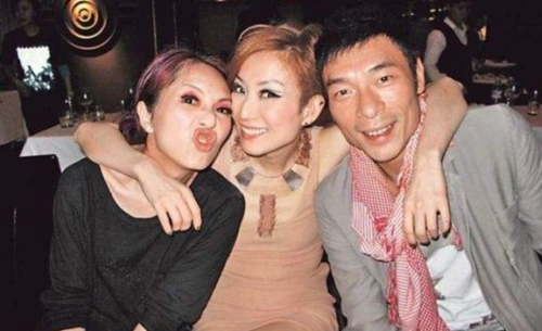 李嘉欣郑秀文合照裁掉许志安!一个老公出轨,一个嫁给420亿富商