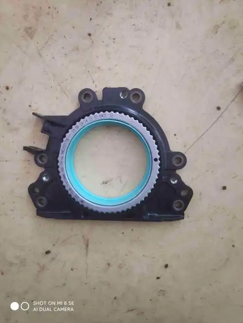 宝来1:6曲轴后油封怎么对