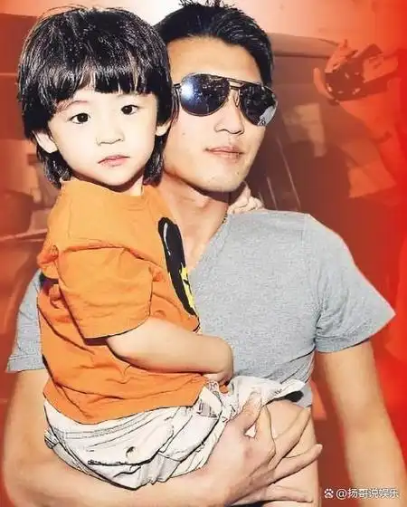 之后生下了两个儿子,大儿子谢振轩和二儿子谢振南