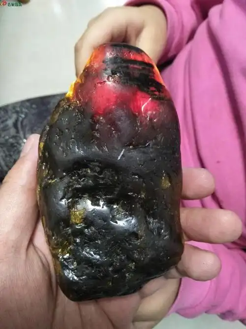 天然红色血珀100多克原石大把件成色一流天然保真